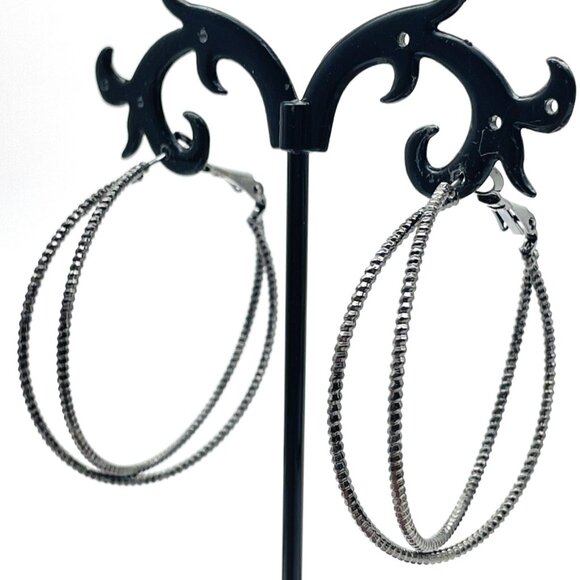 METAL Silver Tone Earrings Textured Hoop Lightweight Modern Fashion Jewelry - Picture 1 of 9